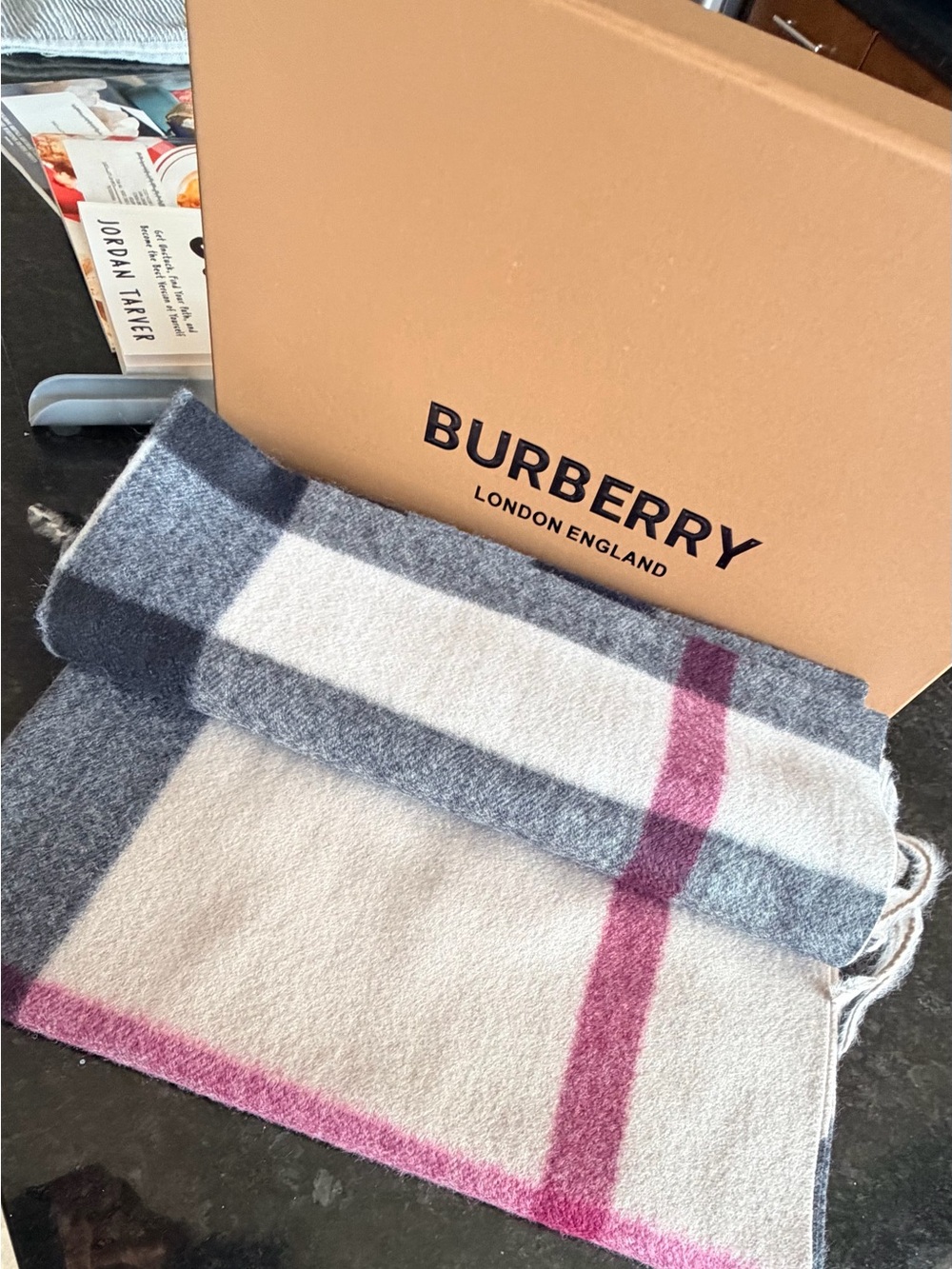 NEW 💕 XL BURBERRY LONDON Warm Gray HalfMega Giant Check Cashmere Scarf Shawl - Picture 7 of 9